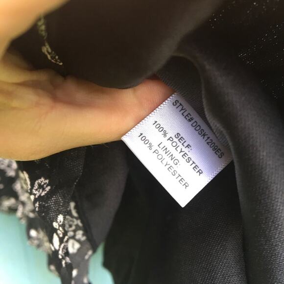 4Sienna Women Size Medium Black White Floral Ruffle Mini Dress - Picture 5 of 5